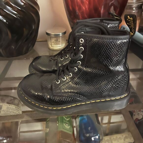 Doc Martens Black Snake Print Combat Boots size 2 - Picture 1 of 4